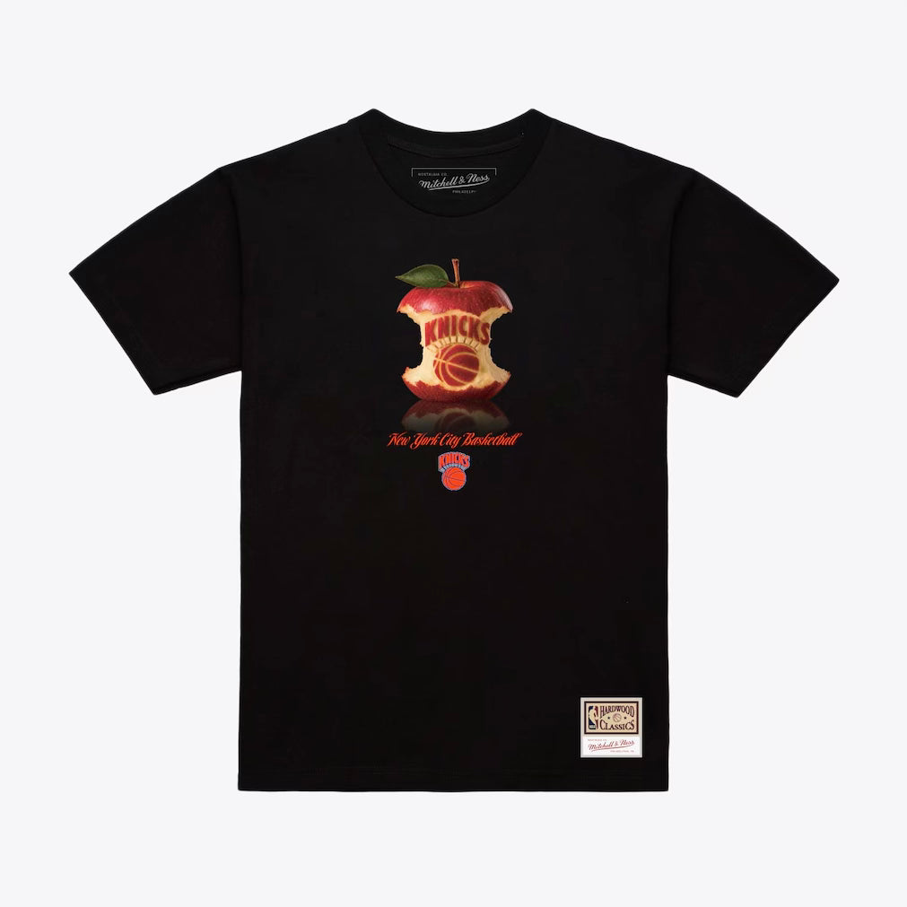 Mitchell & Ness New York Knicks Black Court Apple T-Shirt