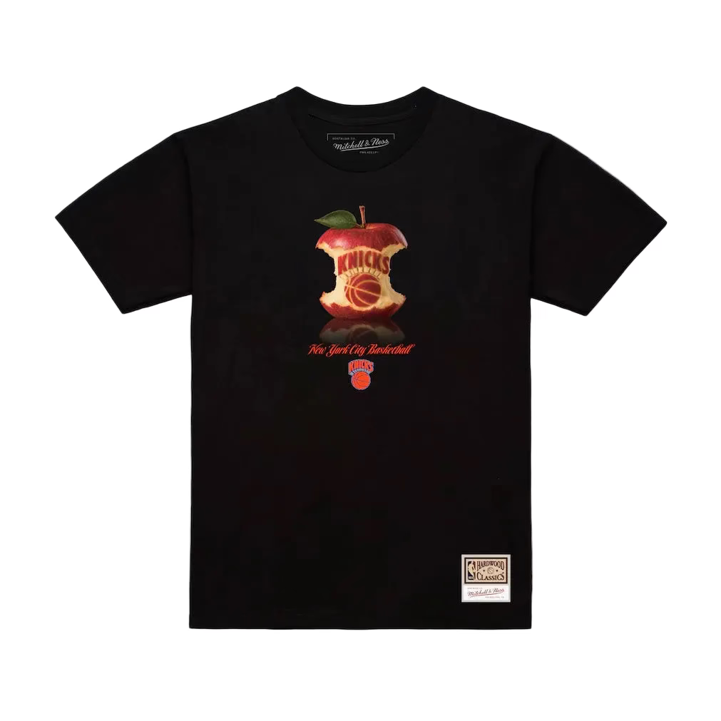 Mitchell & Ness New York Knicks Black Court Apple T-Shirt