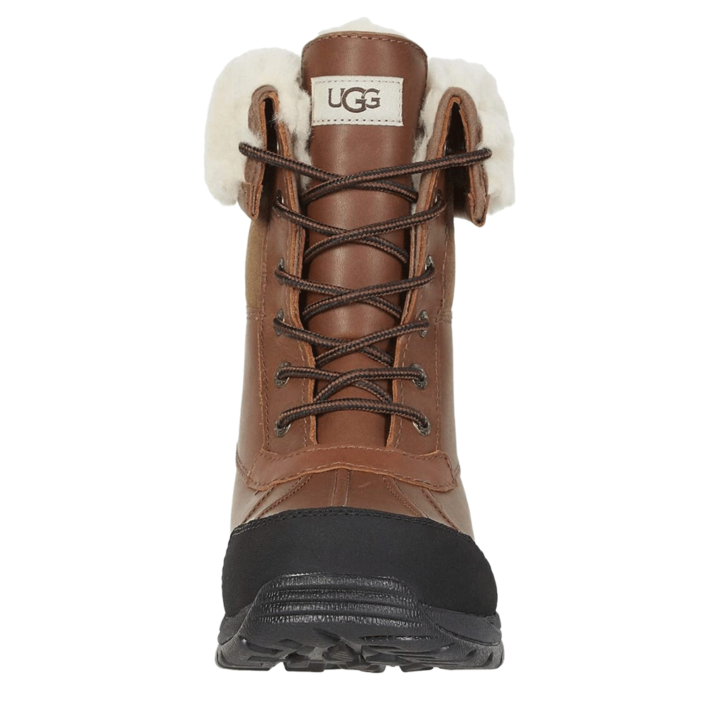 Straight front view of a single UGG® Men’s Butte Boot in Worchester. The image focuses on the criss-cross lacing system, the prominent black rubber toe guard, and the fluffy sheepskin wool cuff at the top.
